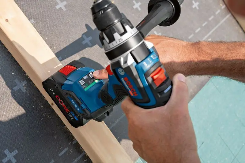 Bosch GSB 18V-150 C ahşap delme uygulaması