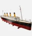 Titanic gemisinin detaylı minyatür modeli, sarı bacaları ve kırmızı siyah gövdesiyle özenle yapılmış
