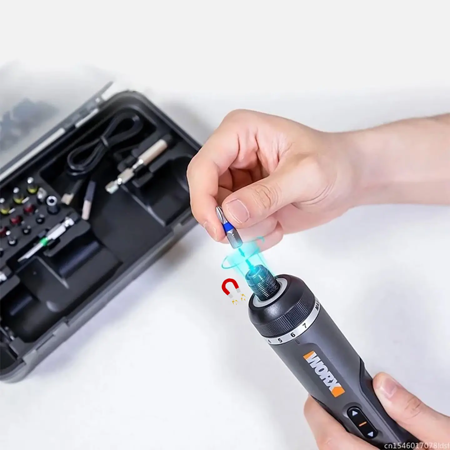 WORX WX242 manyetik uç takma detayı