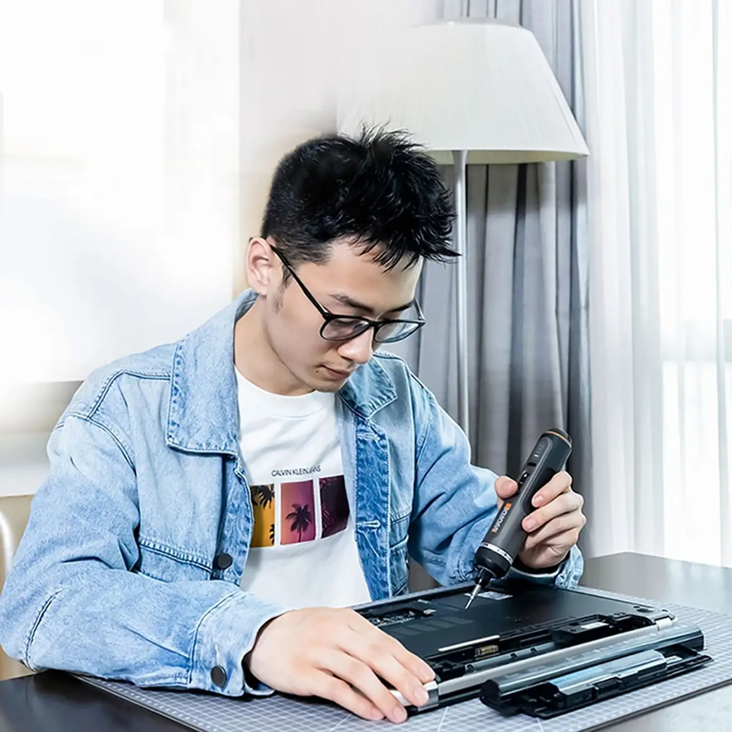 Laptop tamirinde WORX WX242 kullanımı