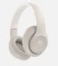 Beats Studio Pro beyaz renkli over-ear kablosuz kulaklık, yumuşak kulak yastıkları ve ayarlanabilir bant