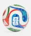 FIFA 2022 logosu ve kırmızı, mavi, yeşil yıldız desenleri ile beyaz futbol topu